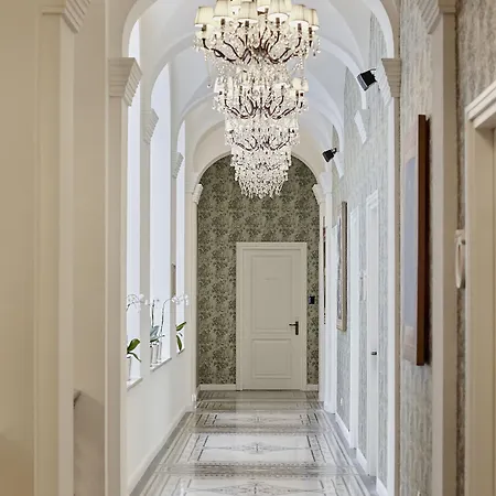 Mystery Budapest, Preferred & 5*