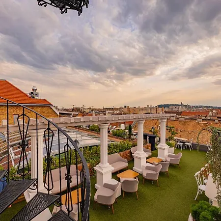 Mystery Budapest, Preferred & Hotel