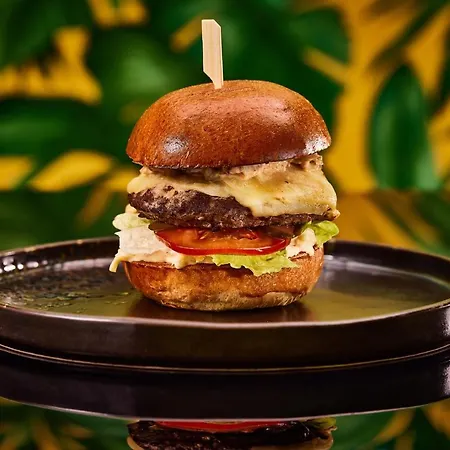 Mystery Budapest, Preferred & Otel